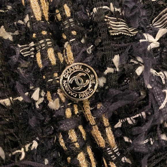 CHANEL ICONIC Runway Lasagne Tweed Little Black jacket size 40 - Picture 15 of 17